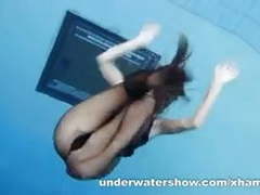 KiloTop presents: Zuzanna is swimming in pantyhose in the pool