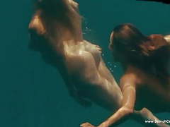 KiloTop presents: Kelly brook & jessica szohr nude & sexy - piranha - hd