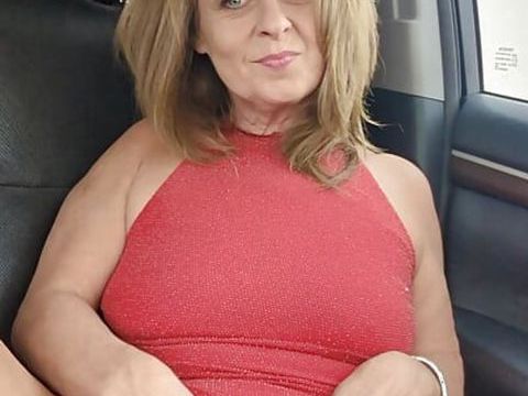 KiloTop presents: Hottest milf ever - let me seduce you in my car