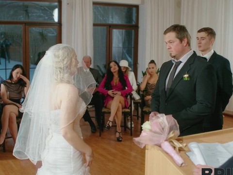 KiloTop presents: Dirty bride kristy waterfall rides a lover while people watch
